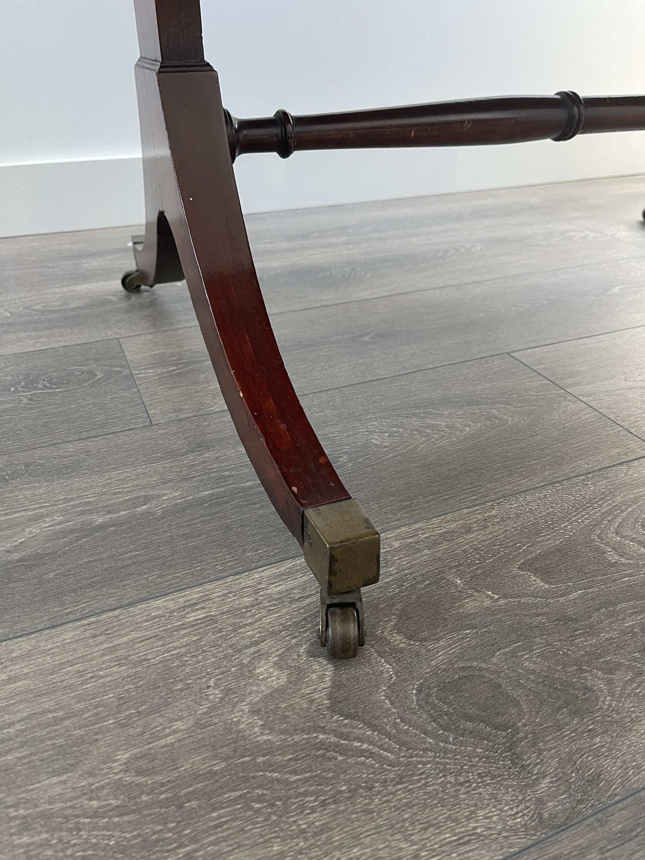 Extendable accent table - photo 4
