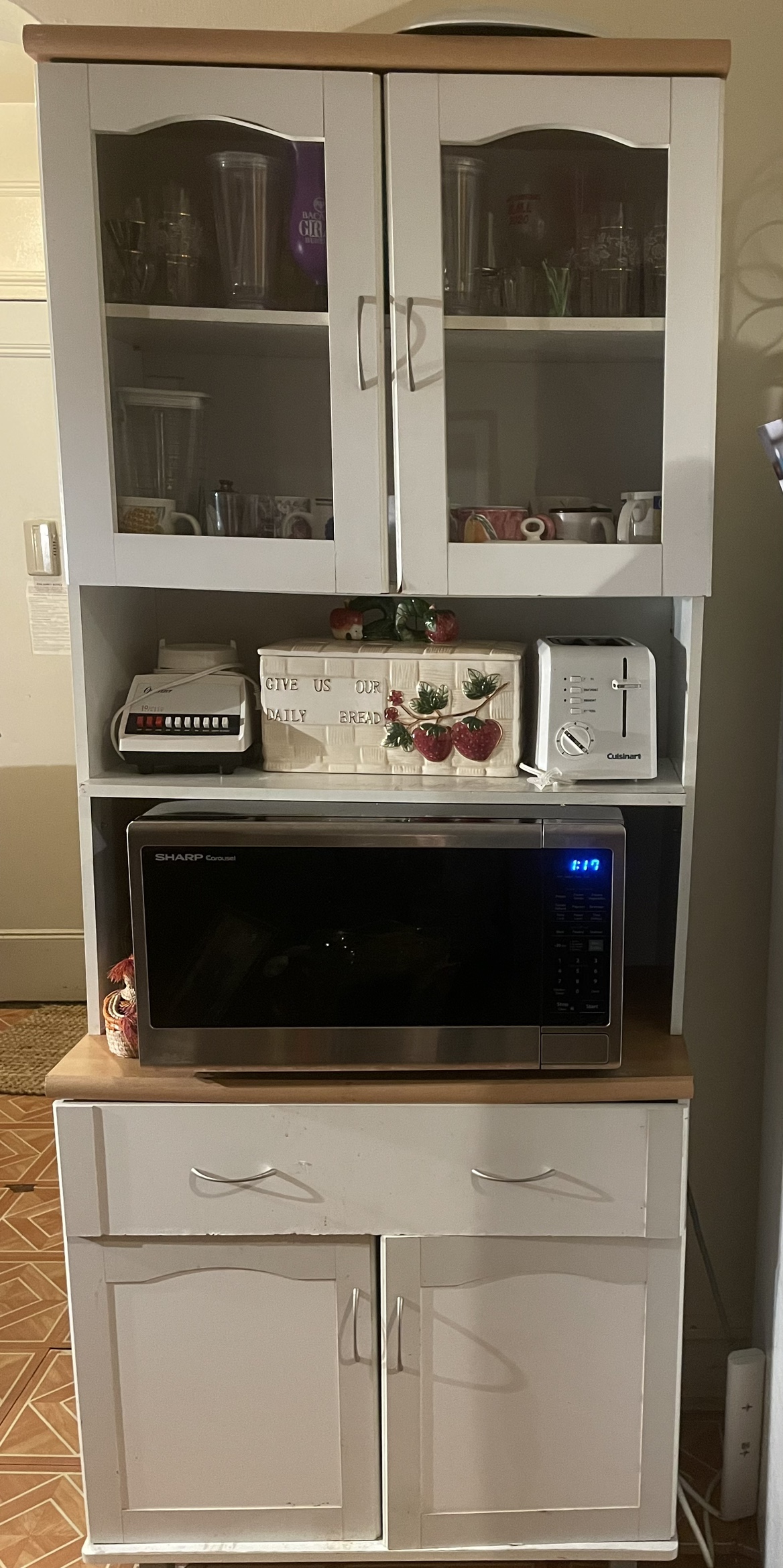 White Kitchen Cabinet