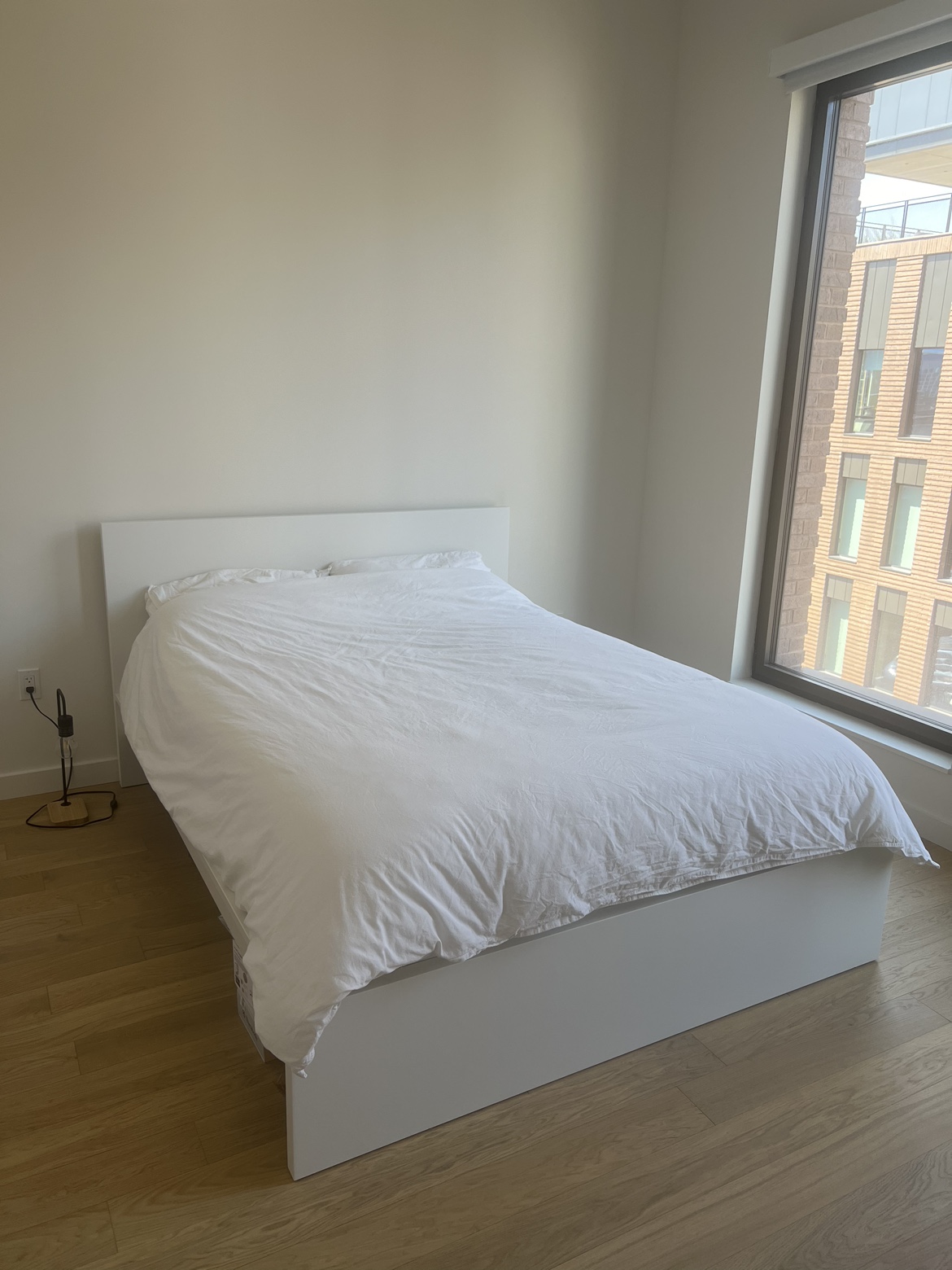 White bed frame queen size incl slatted bed base - photo 2