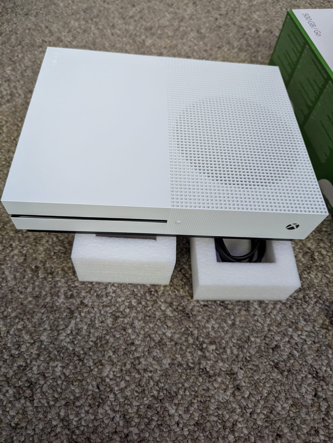 Microsoft Xbox One S 500 GB Console, Controller & batteries $170 - photo 4