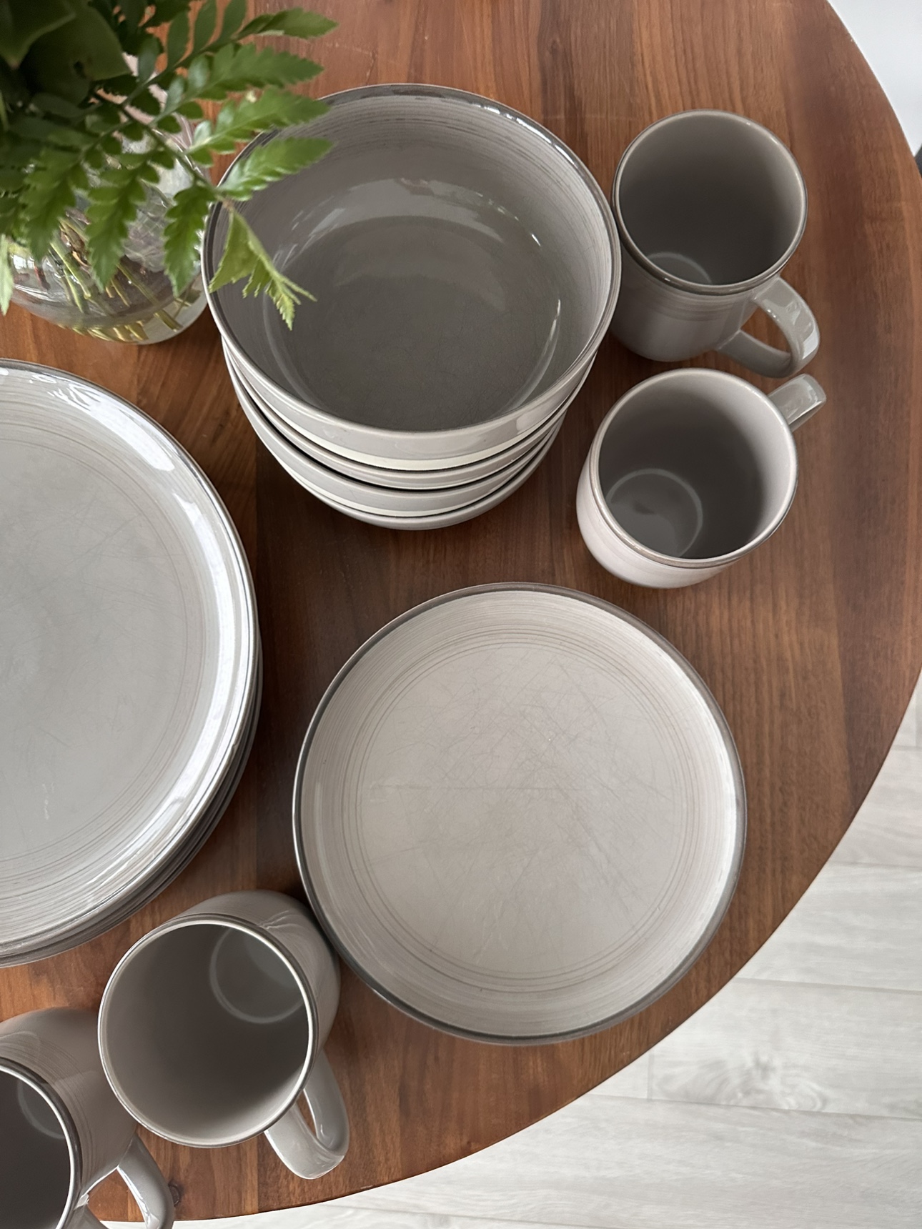 4 person plates (2 sizes), bowls and mugs - photo 4
