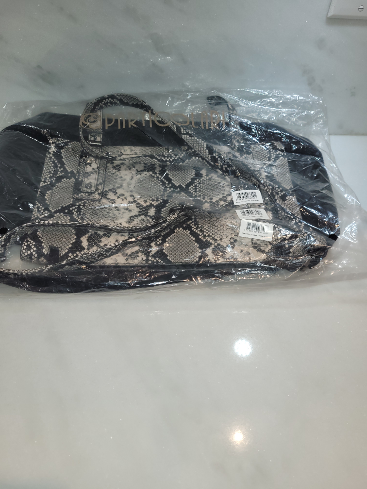 Black & White Crossbody Purse Fom Italy **Brand New** image indicator(6)