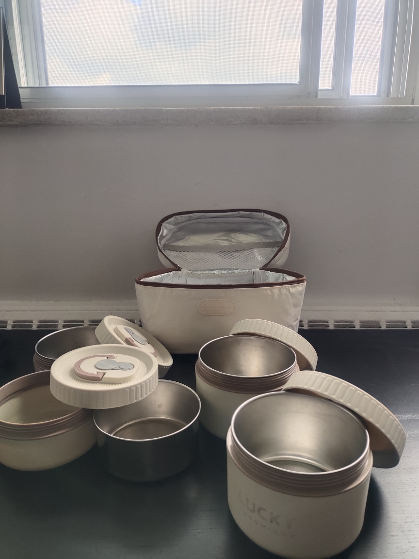 lunchboxes Sale(4 box) thumbnail