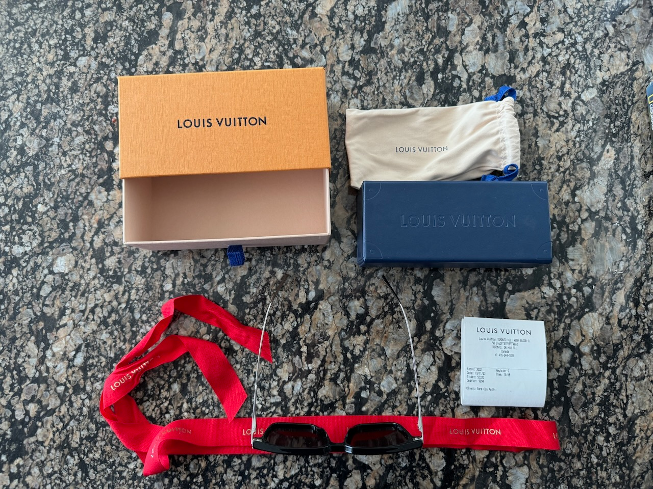 Louis Vuitton Rise Square Sunglassess + case + box