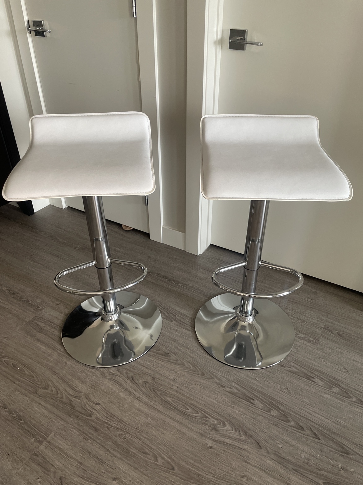 Set of Two Bar Stools - photo 2