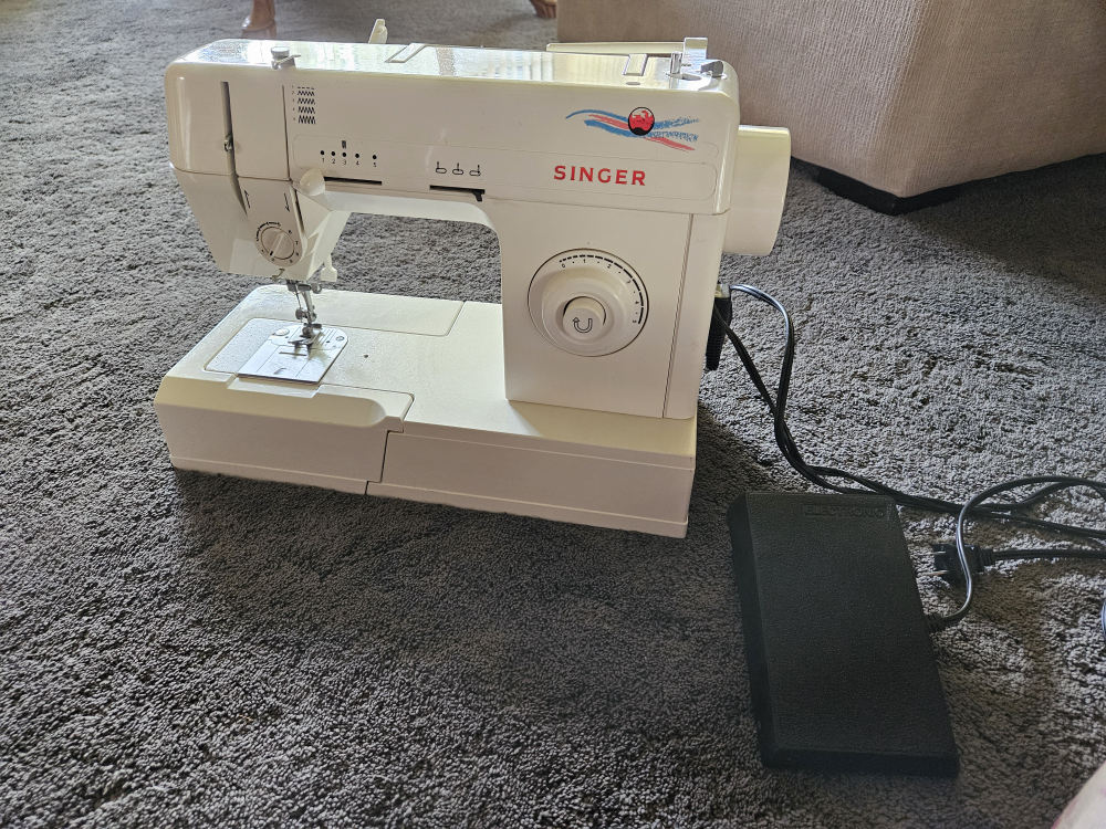 singer sewing machine - photo 2