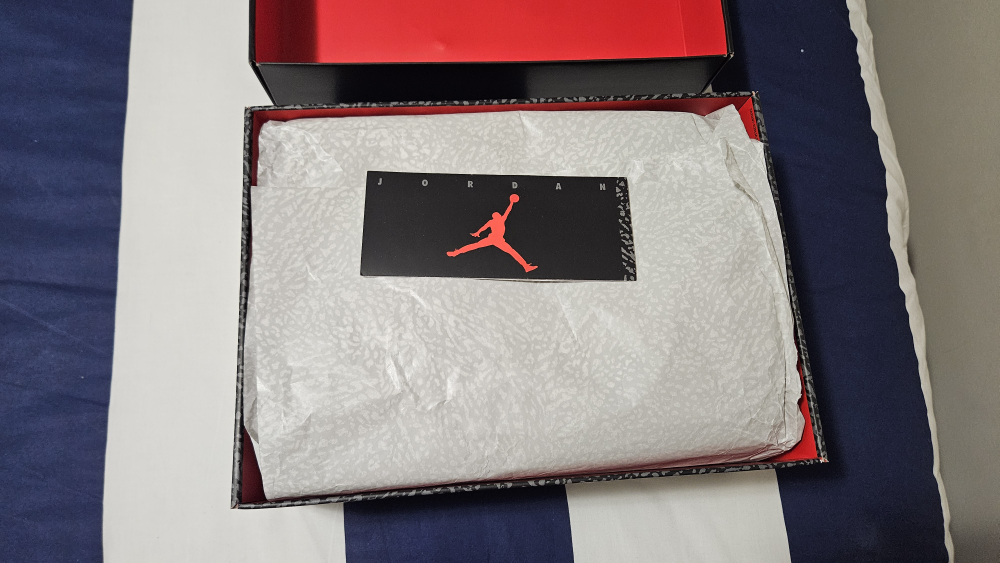 Brand New Authentic Jordan 3 Fire Red. Mens Size 12. - photo 3
