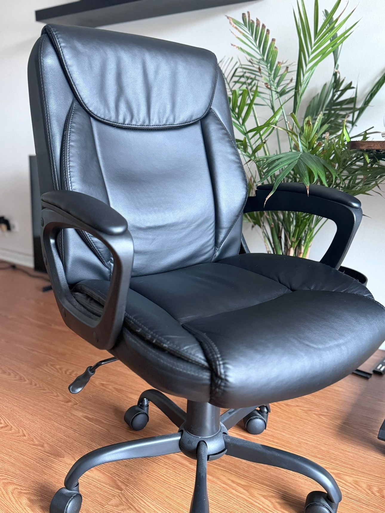Office Chair (Ready to drop off for extra cost)