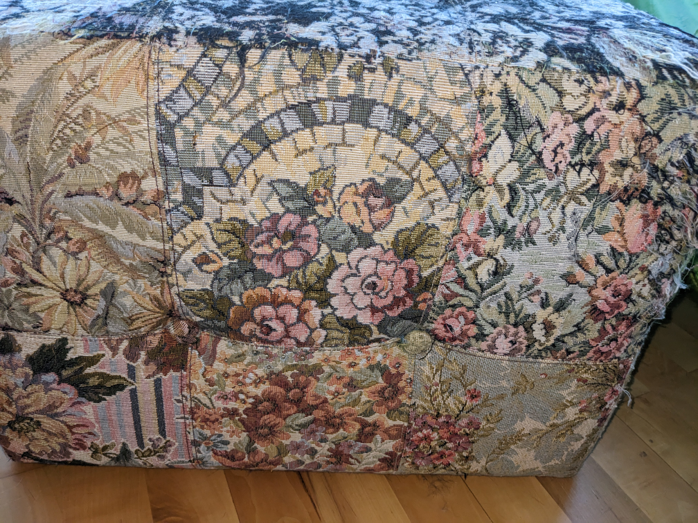 comfy Ottoman/stool image indicator(3)