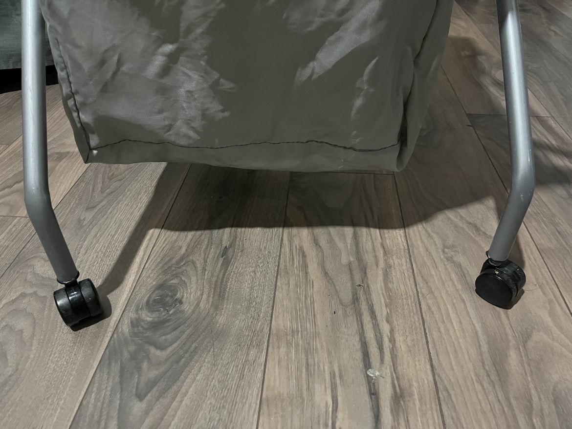 Laundry Hamper with Wheels image indicator(6)