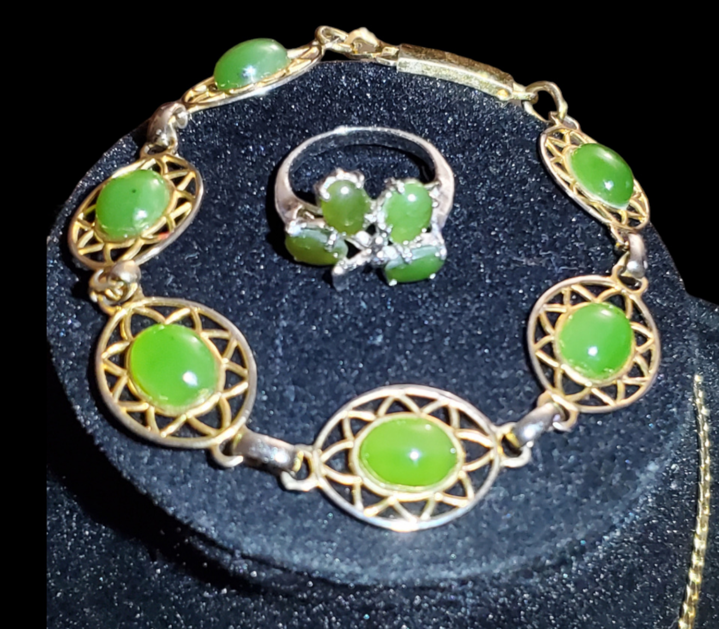 BC Jades Jewellery Set image indicator(2)