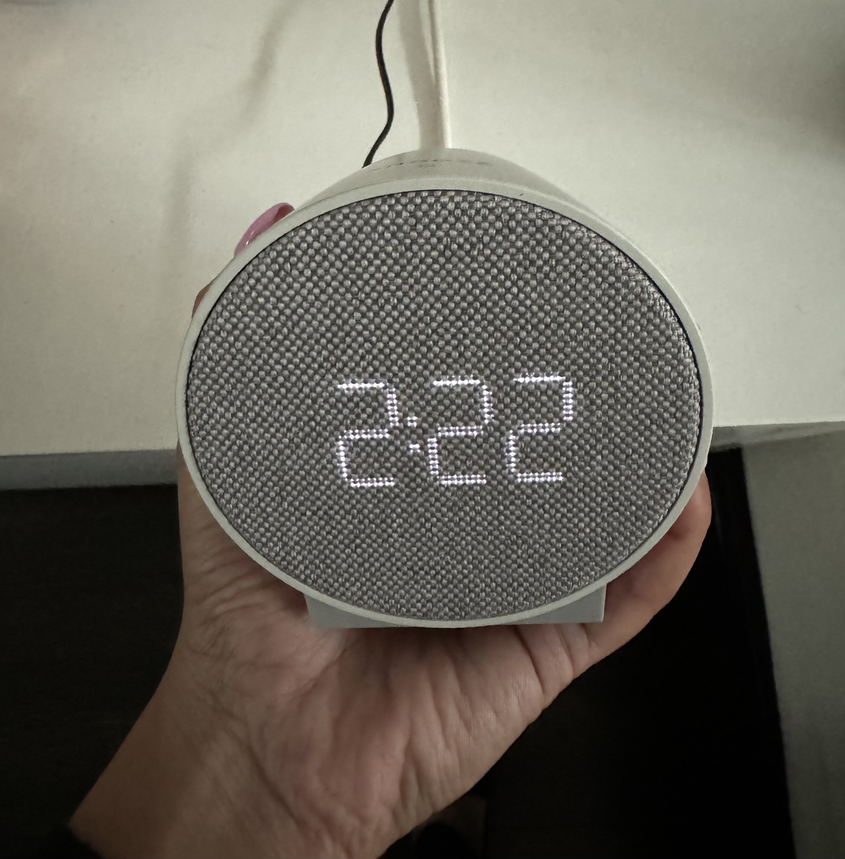 Alarm clock with USB phone charger - photo 3
