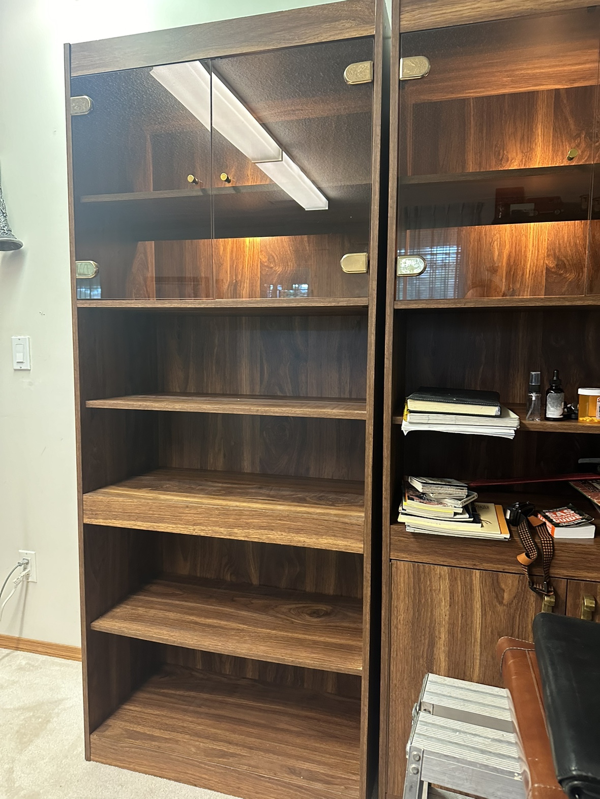 Wall units with lights - photo 2