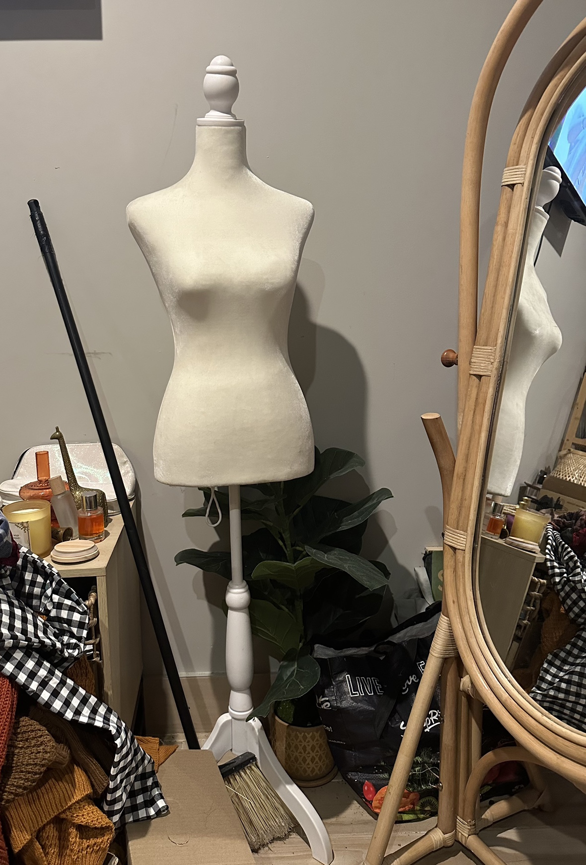 Dress form mannequin