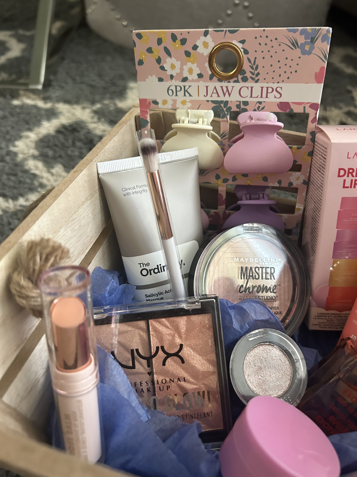 Gift basket with all different types of brands - photo 5