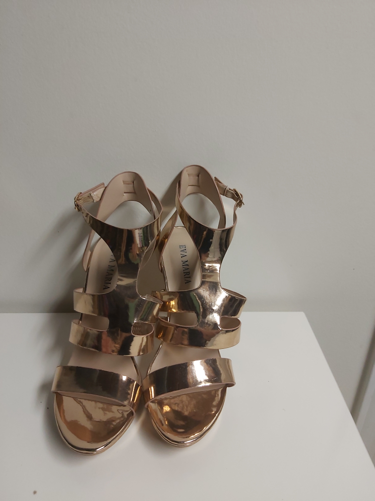 EVA MARIA gold heels, size 7.5 image indicator(2)