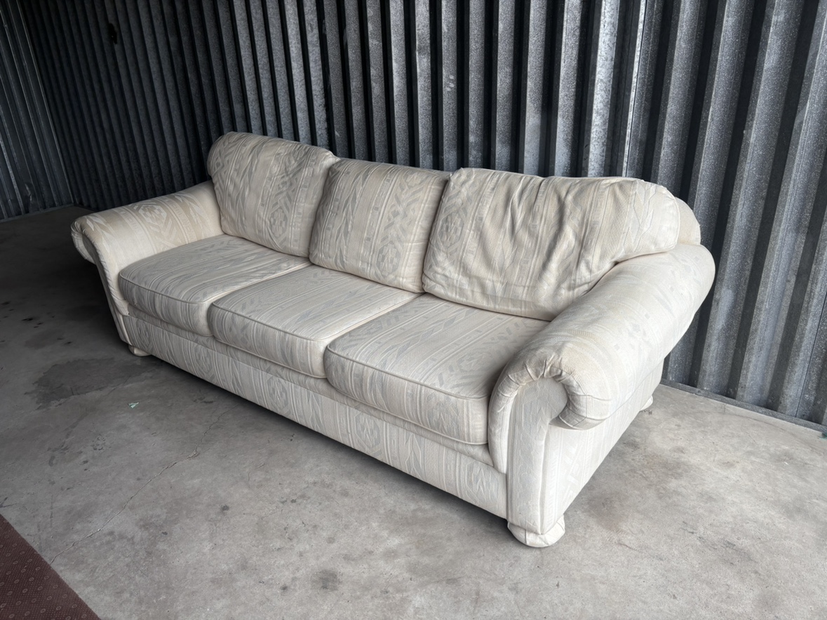 Amazing Free Delivery White Sofa - photo 2