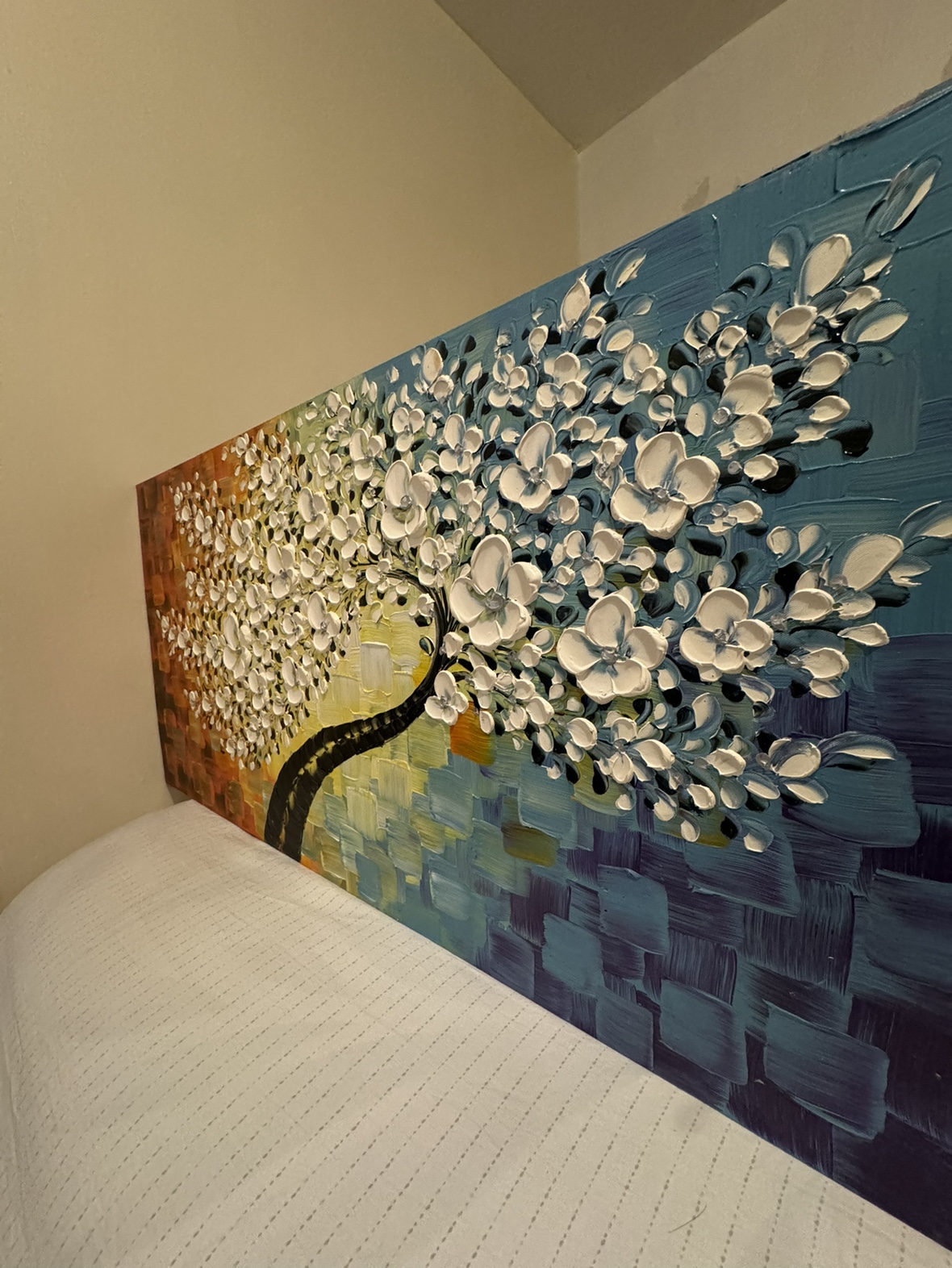 Wonderful floral paint with details in hight embossment