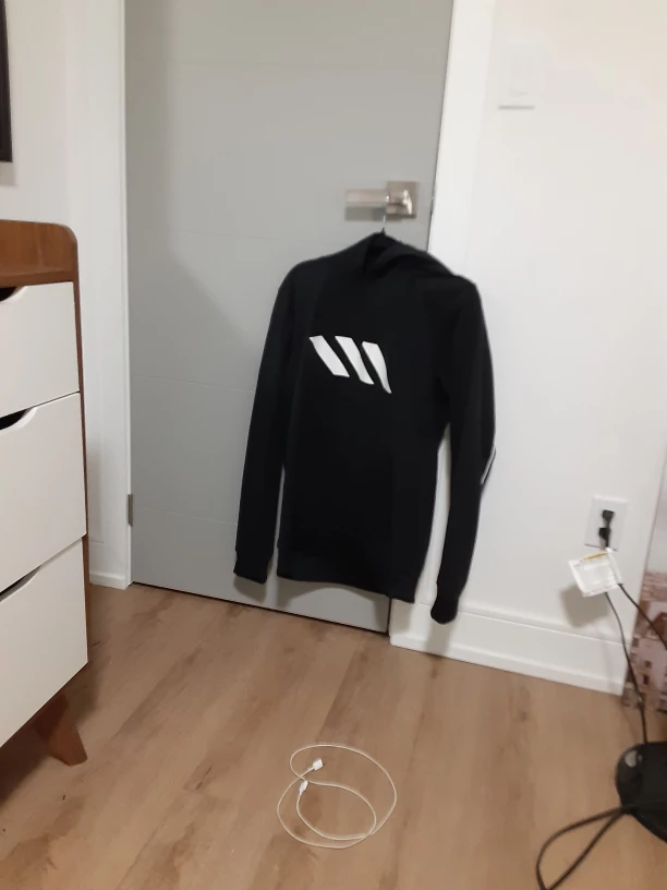 Adidas sweater size Large
