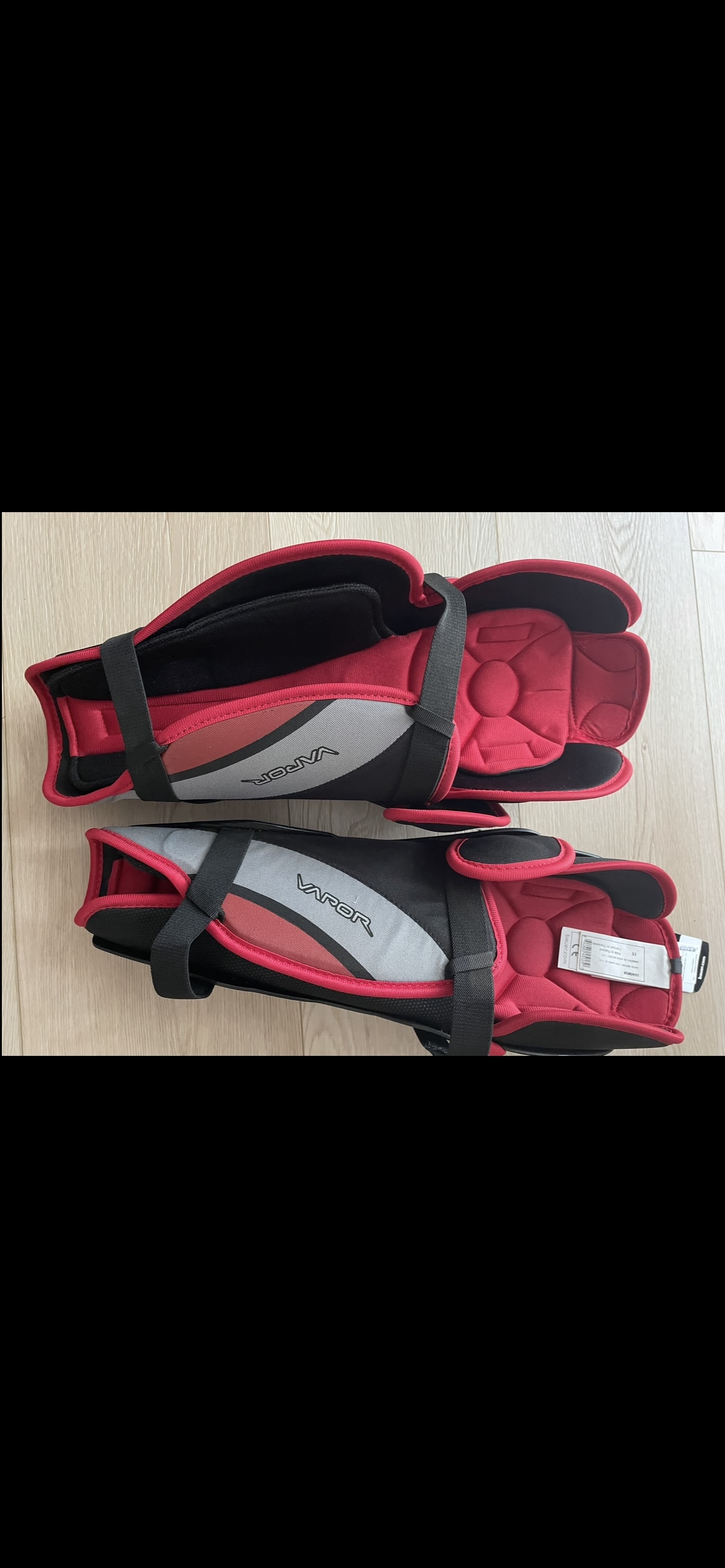 NEW W TAGS-Sr. 15” Bauer-Vapour       Instinct Shin Pads image indicator(4)