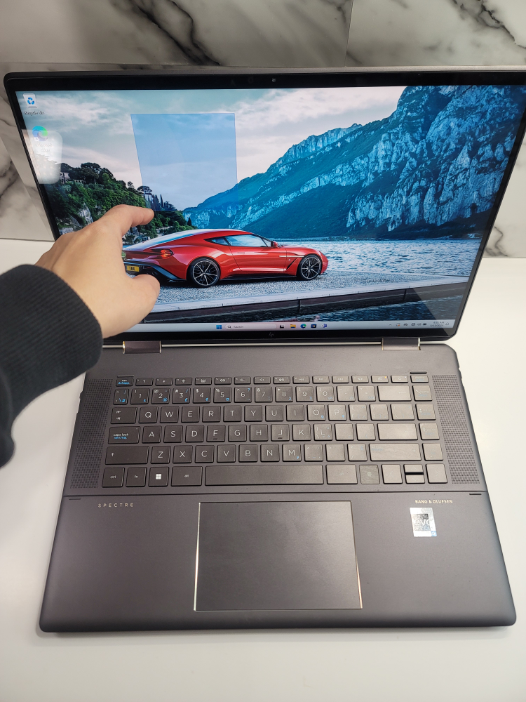 HP SPECTRE COREI7 2TB SSD image indicator(9)