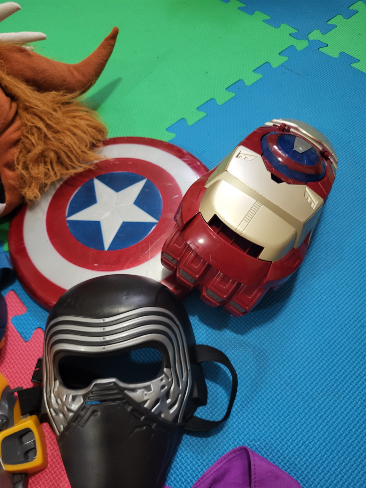 toy masks & bow and arrow image indicator(2)