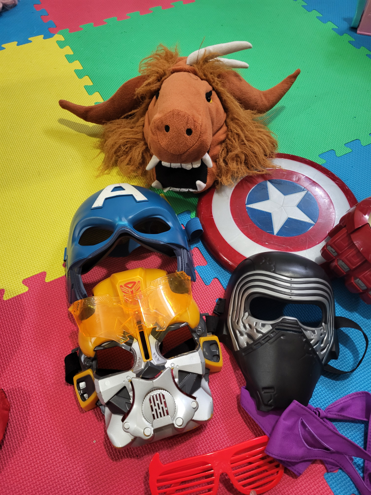 toy masks & bow and arrow image indicator(3)