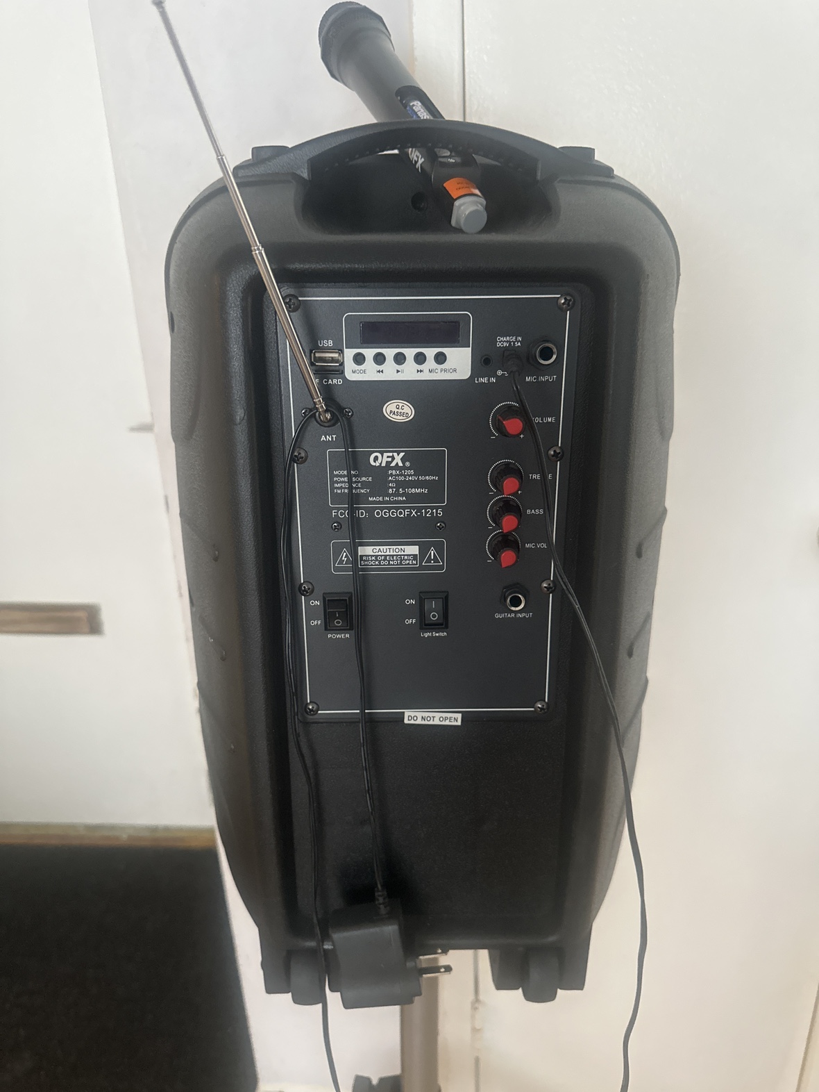 Speaker with stand image indicator(2)