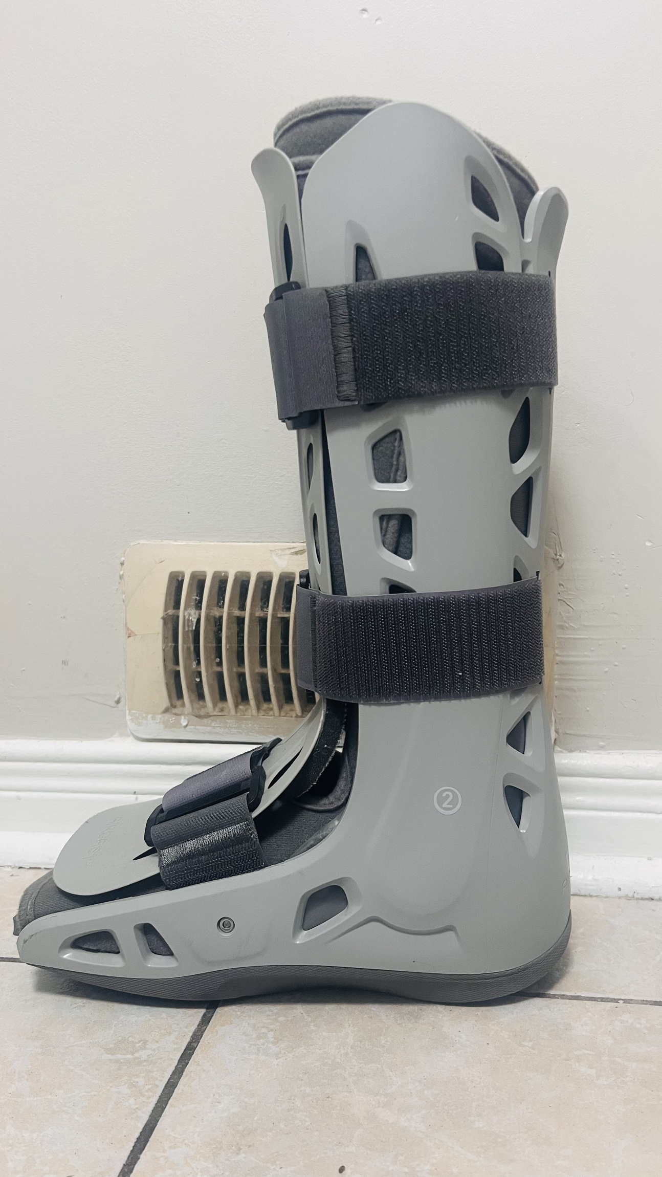 Aircast walking boot. Reduced price