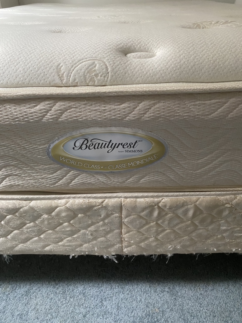 Queen Bed Free - photo 2