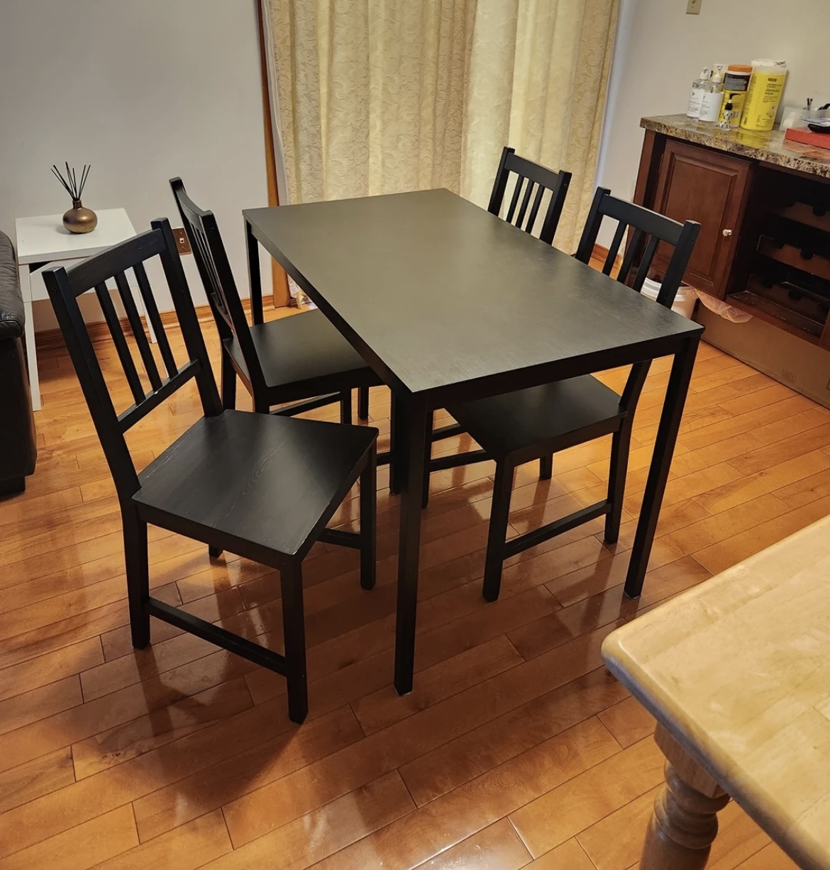 Dinning table set thumbnail