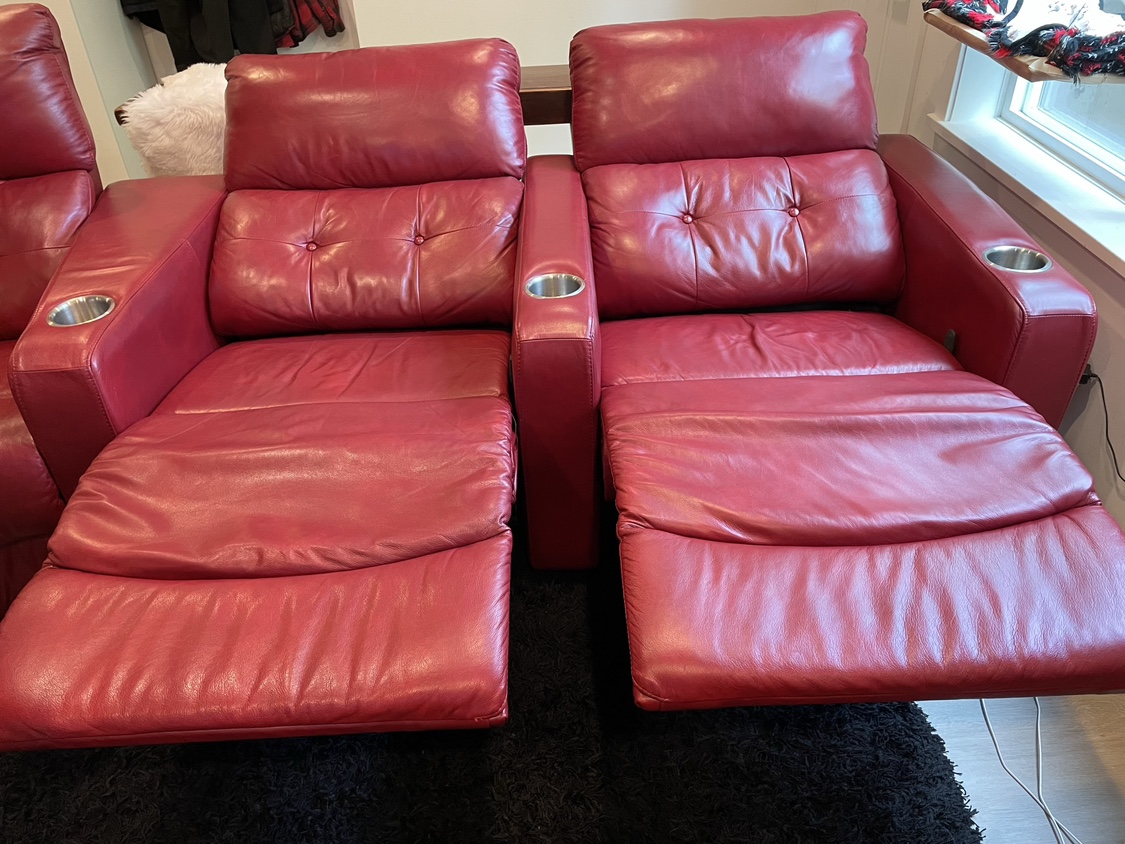 Taking Offers!! High End Leather Theatre Seating Red - photo 2