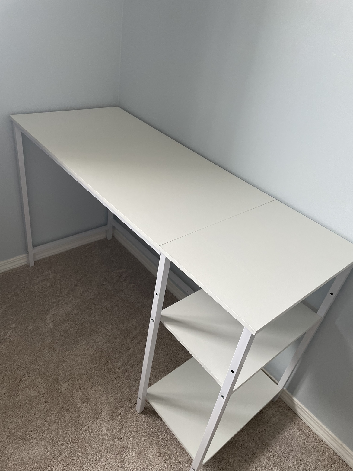 White desk with shelves