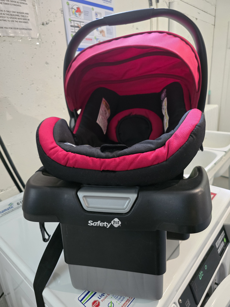Safety 1st carseat with base