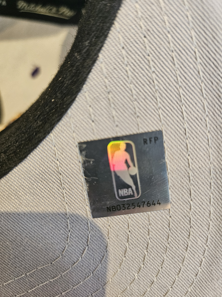 LA Lakers NBA Basketball Mitchell and Ness snapback hat image indicator(2)