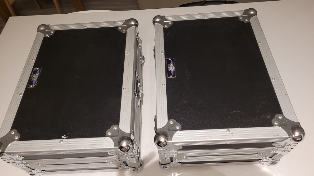 2x Pioneer CDJ 2000 + Road Cases image indicator(2)