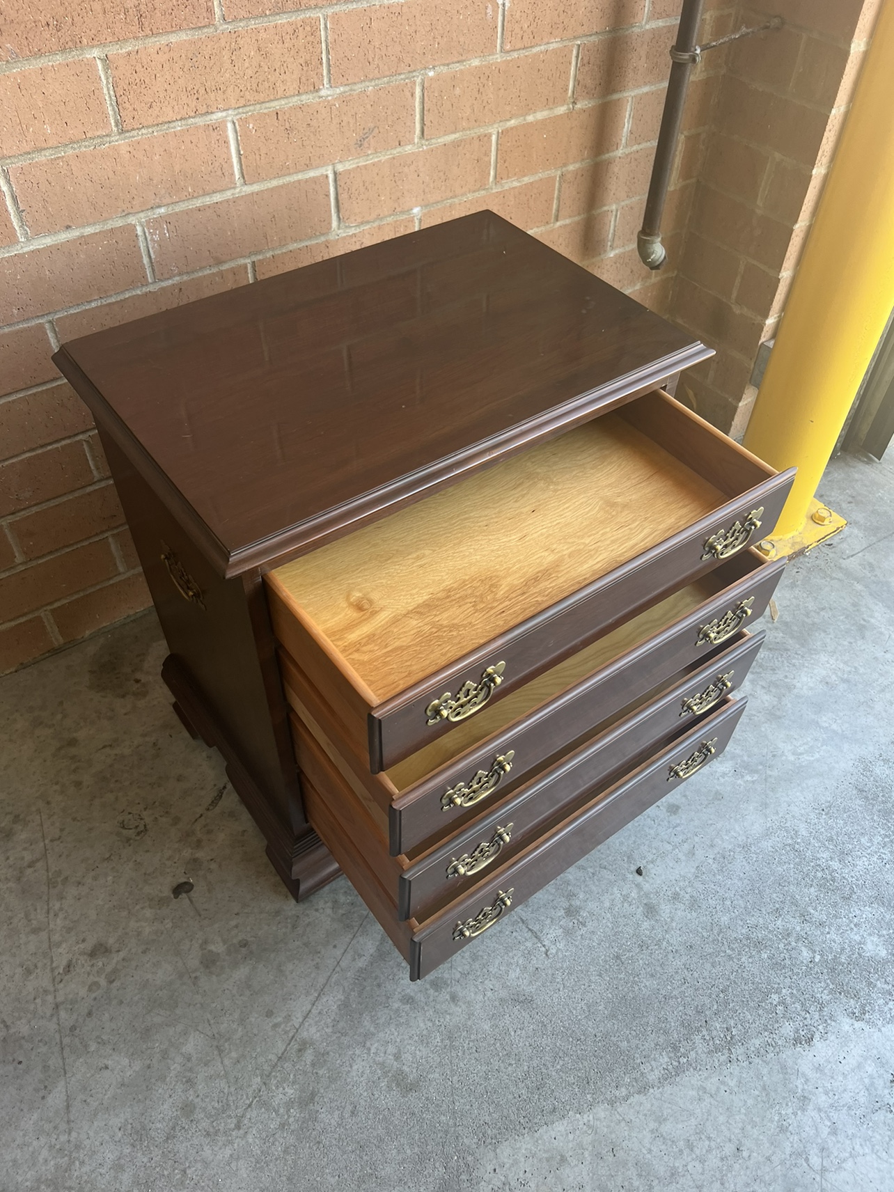 Ethan Allen, Nightstand/ small Chest of drawers - photo 3