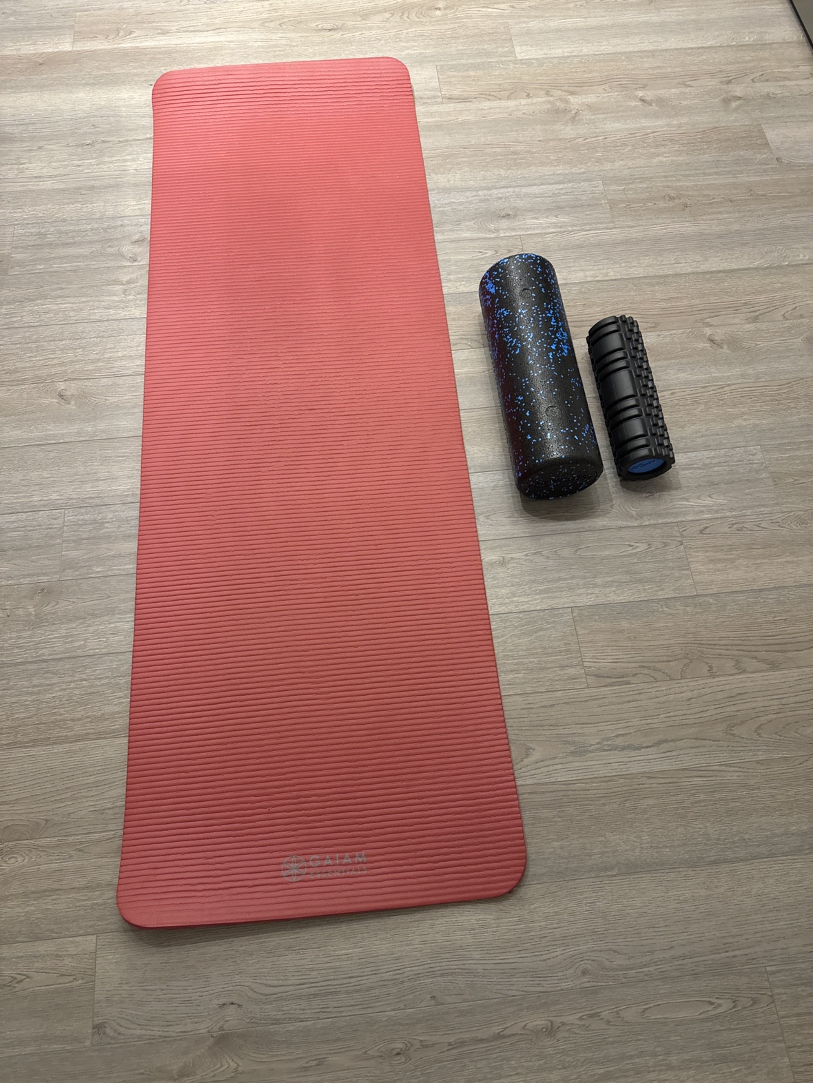 Yoga mat + two foam rollers