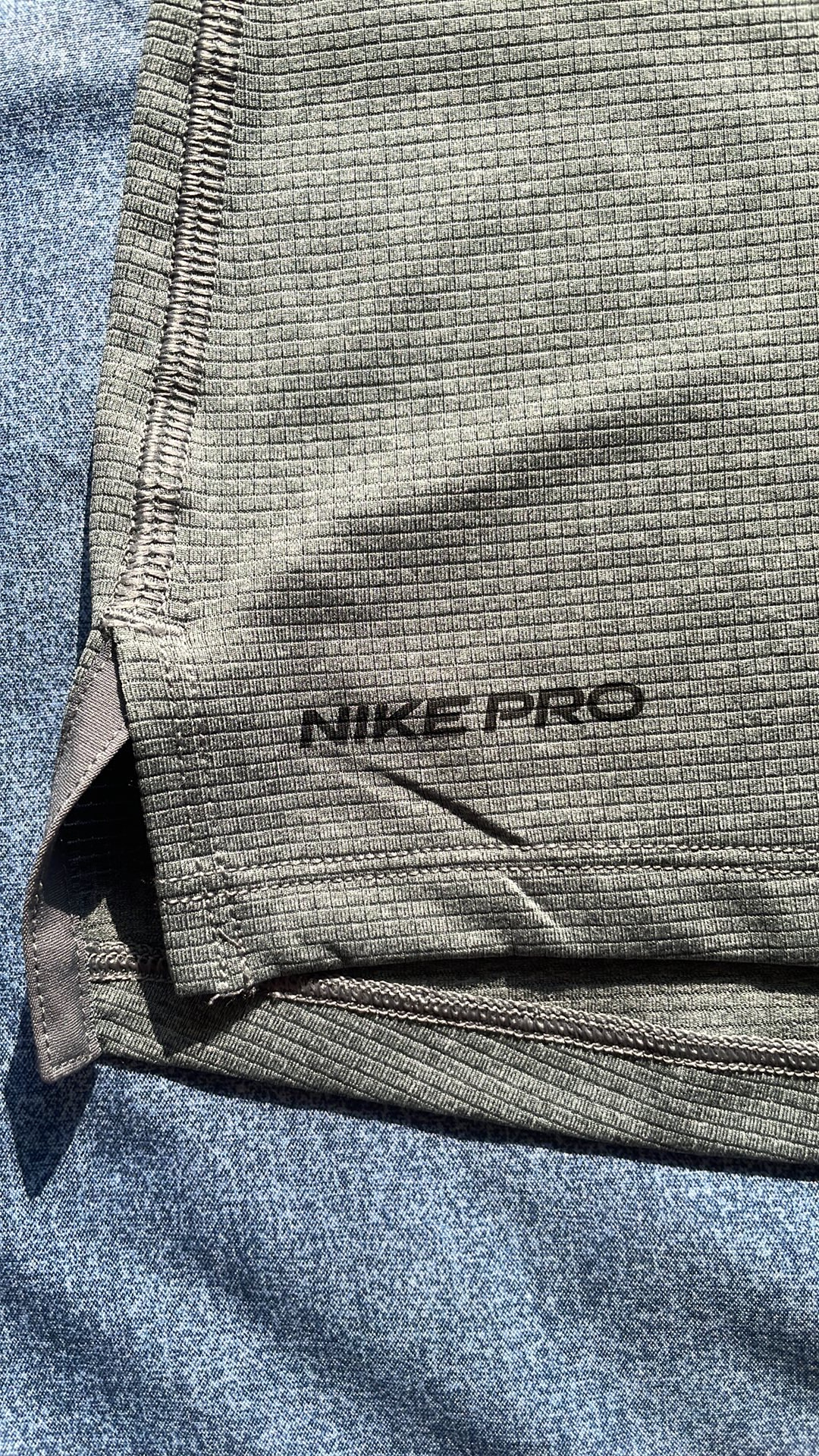 NIKE Men’s Tank (Small) In Excellent Condition!!! image indicator(5)