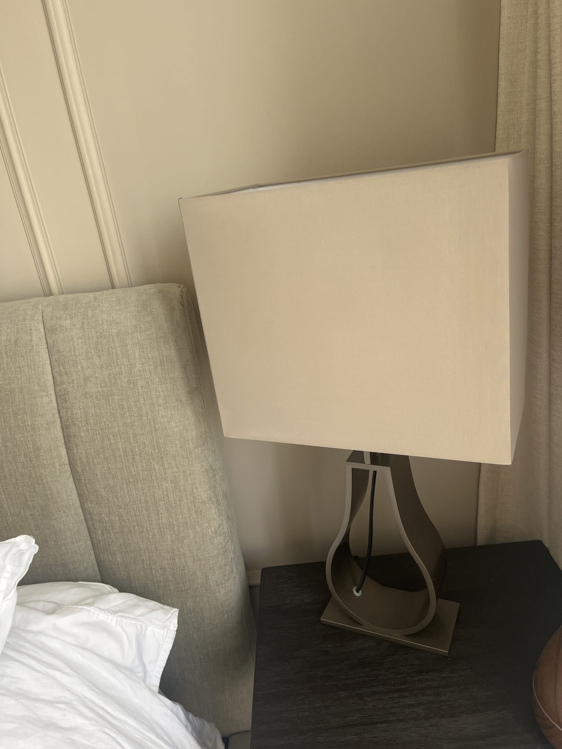 Table lamp