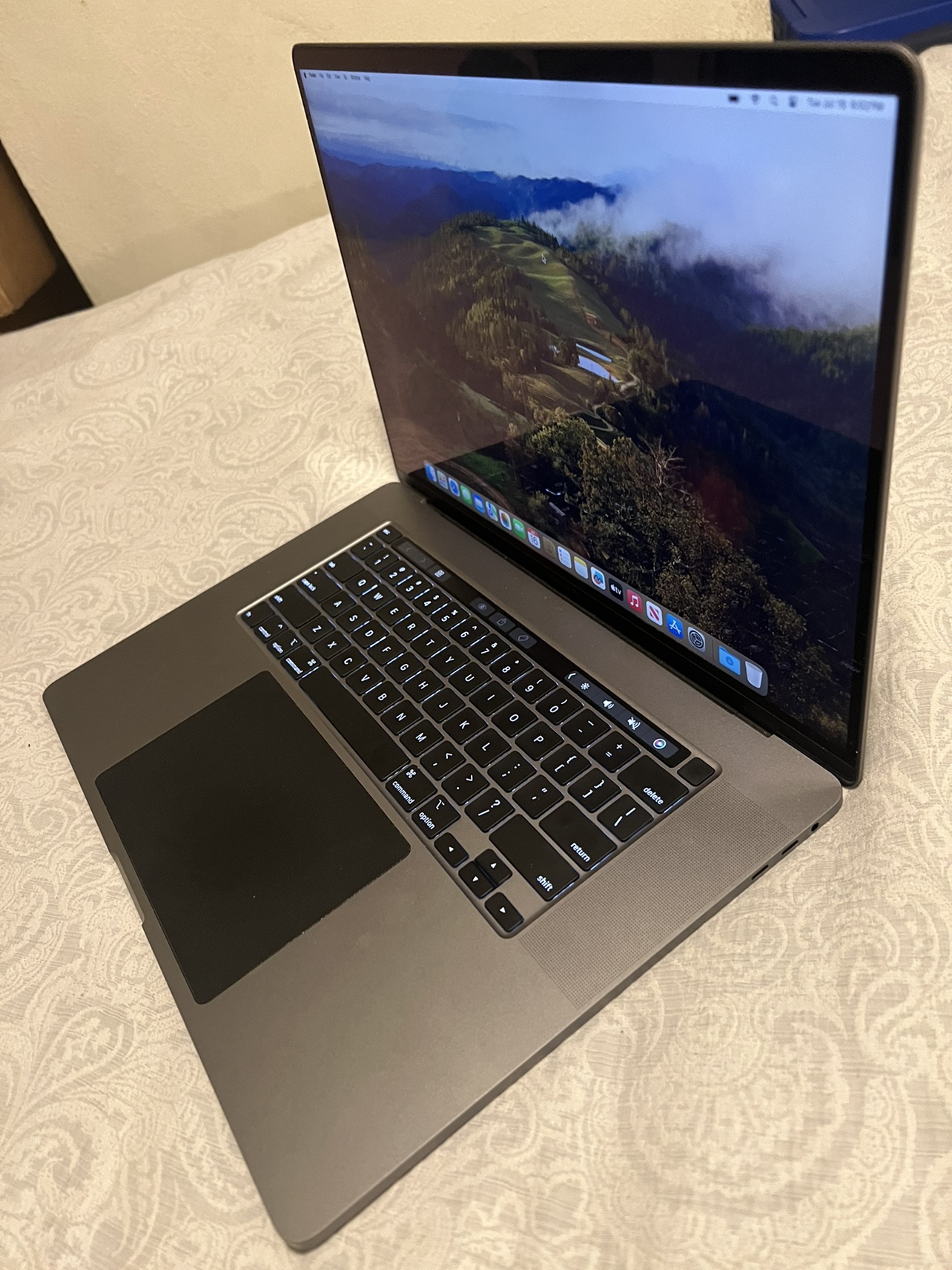MacBook Pro 16” 2019 i7 - photo 2