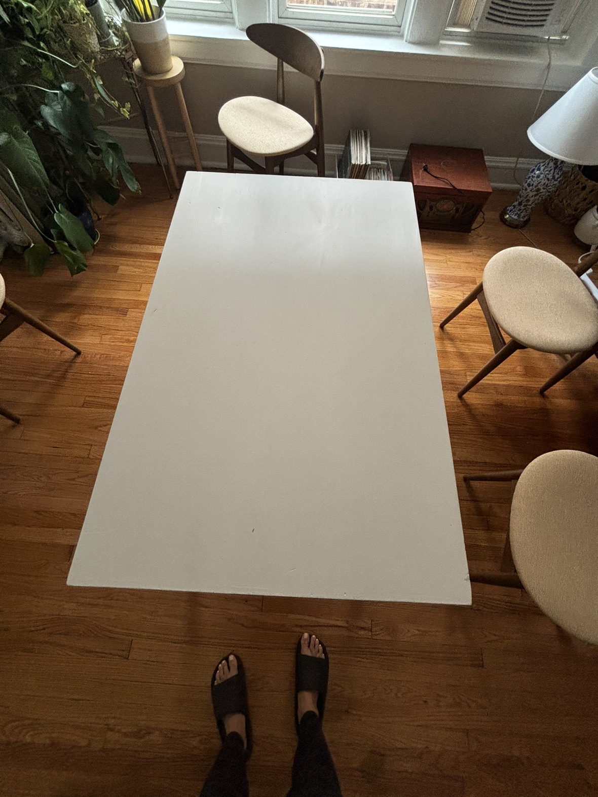 White dining table for 4 or 6 - photo 3
