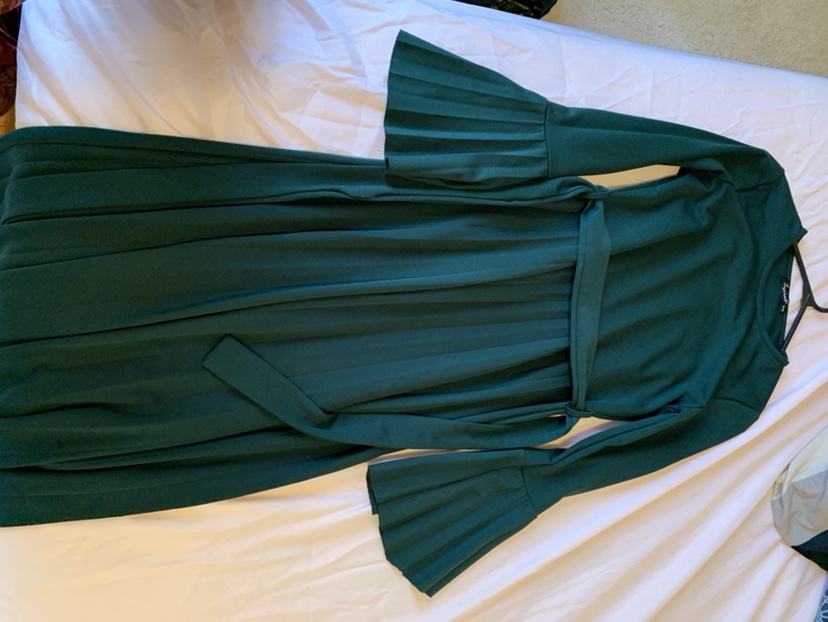 Green dress thumbnail