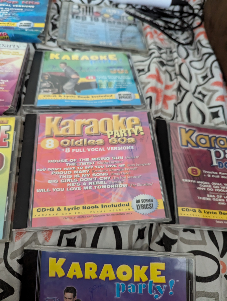 karaoke machine and lots cds - photo 2