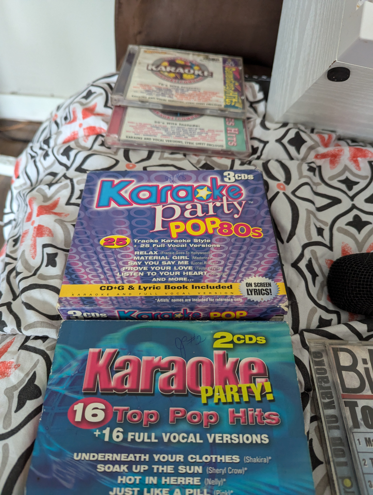 karaoke machine and lots cds - photo 4