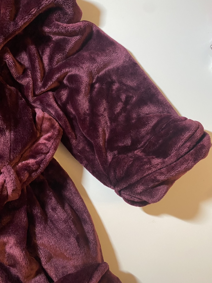 MUST GO ASAP!!! Long velour bath robe, soft and thick material image indicator(4)