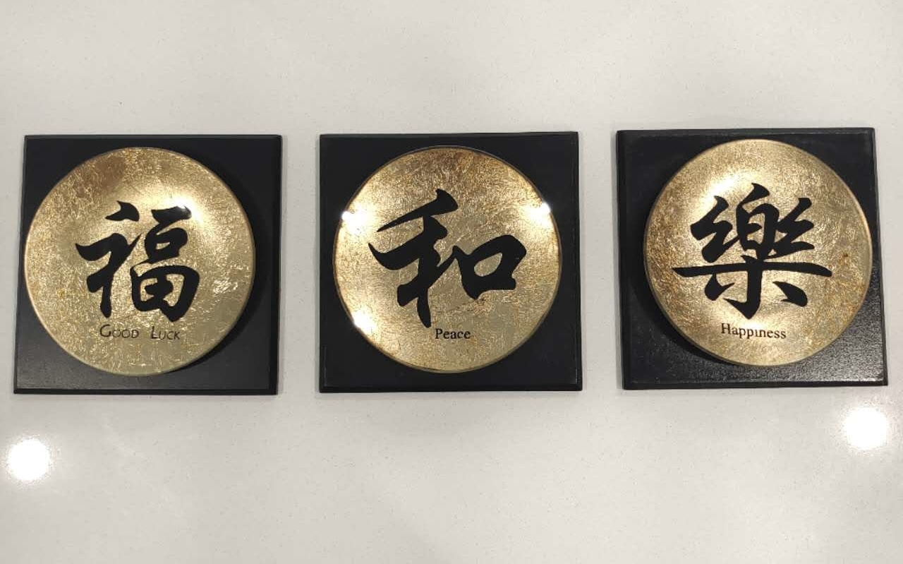 Set of 3 gold plate decor