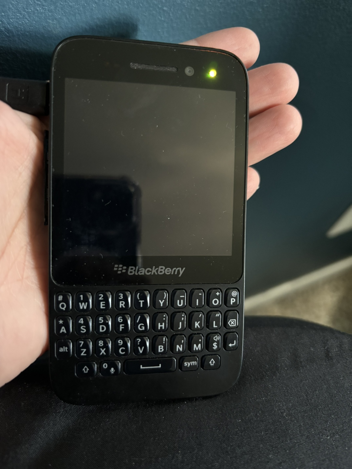 BlackBerry Q5 thumbnail
