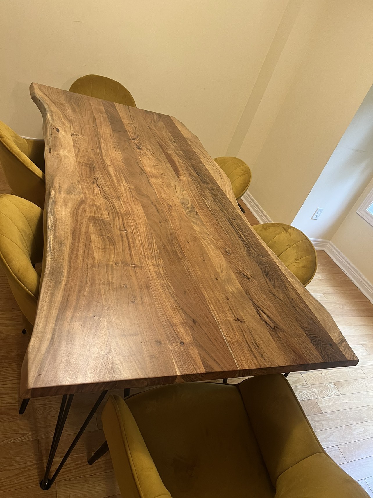 Dining table and 6 chairs