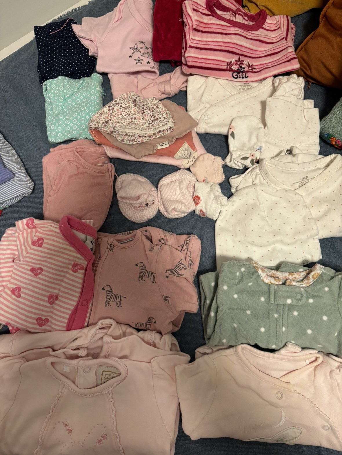 Free baby clothes thumbnail